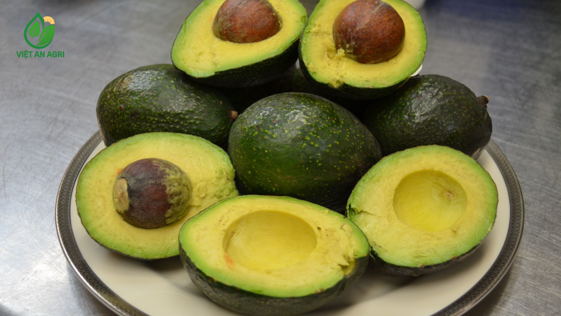 Bơ Booth chẻ đôi đông lạnh là gì? 