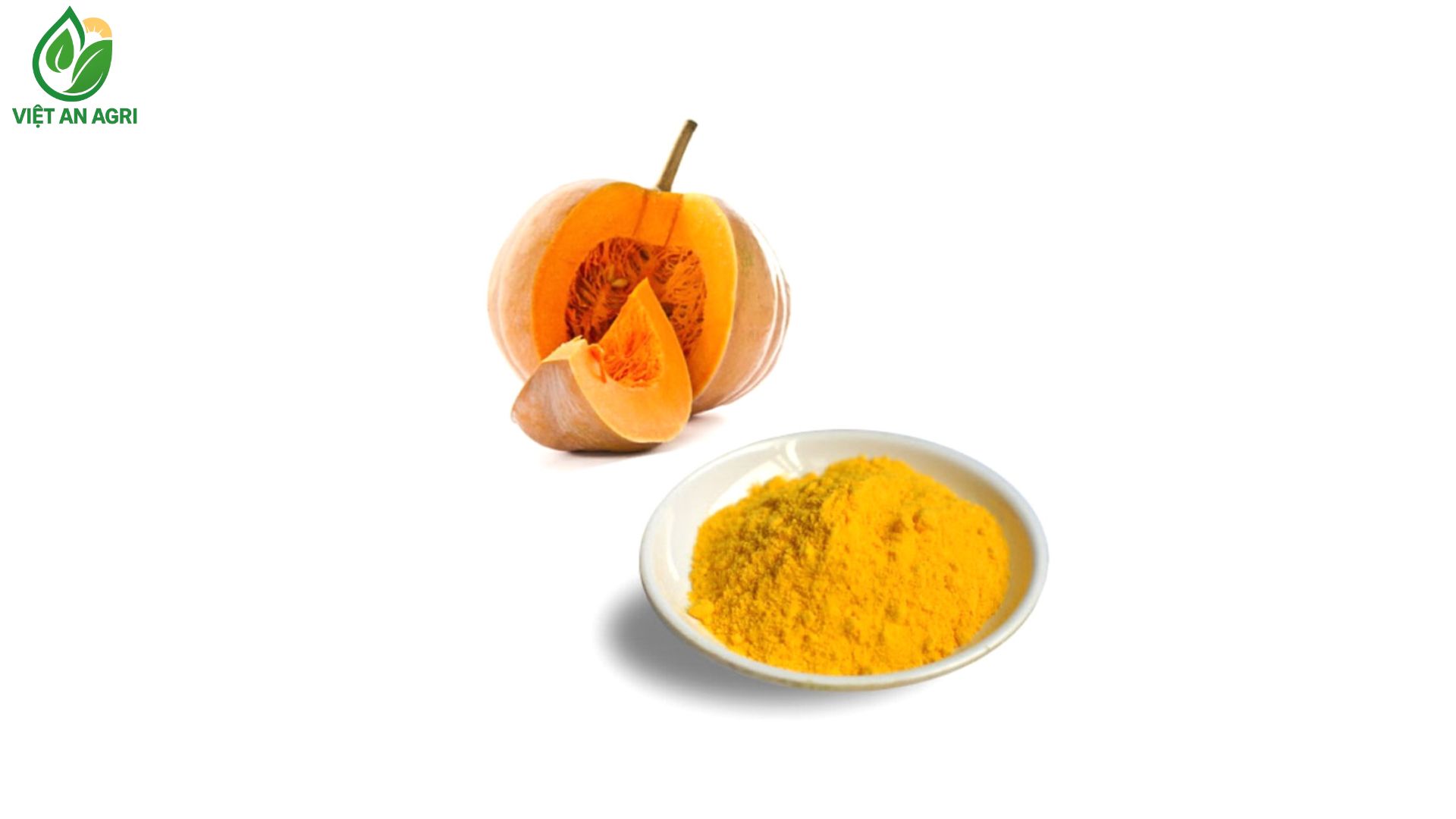 Quả-Bí-đỏ-cắt-lát-ở-phía-trên-Bát-trắng-nhỏ-đầy-Bột-bí-đỏ-hoặc-bột-nghệ-màu-vàng-cam-dưới-cùng-tất-cả-trên-nền-trắng